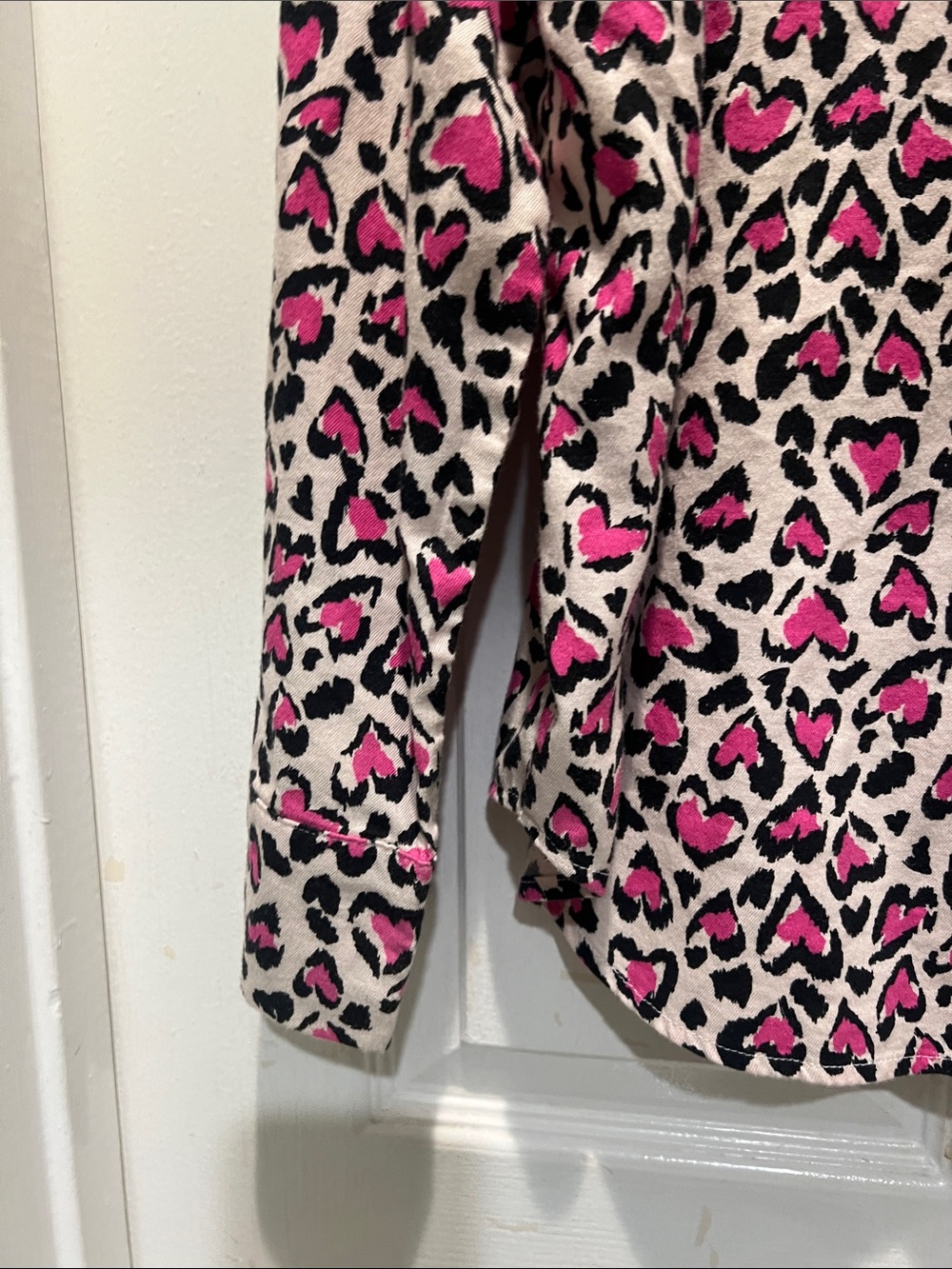 Victoria's Secret Pink and Black Heart Leopard Button-Front Pajama Top - Picture 9 of 10